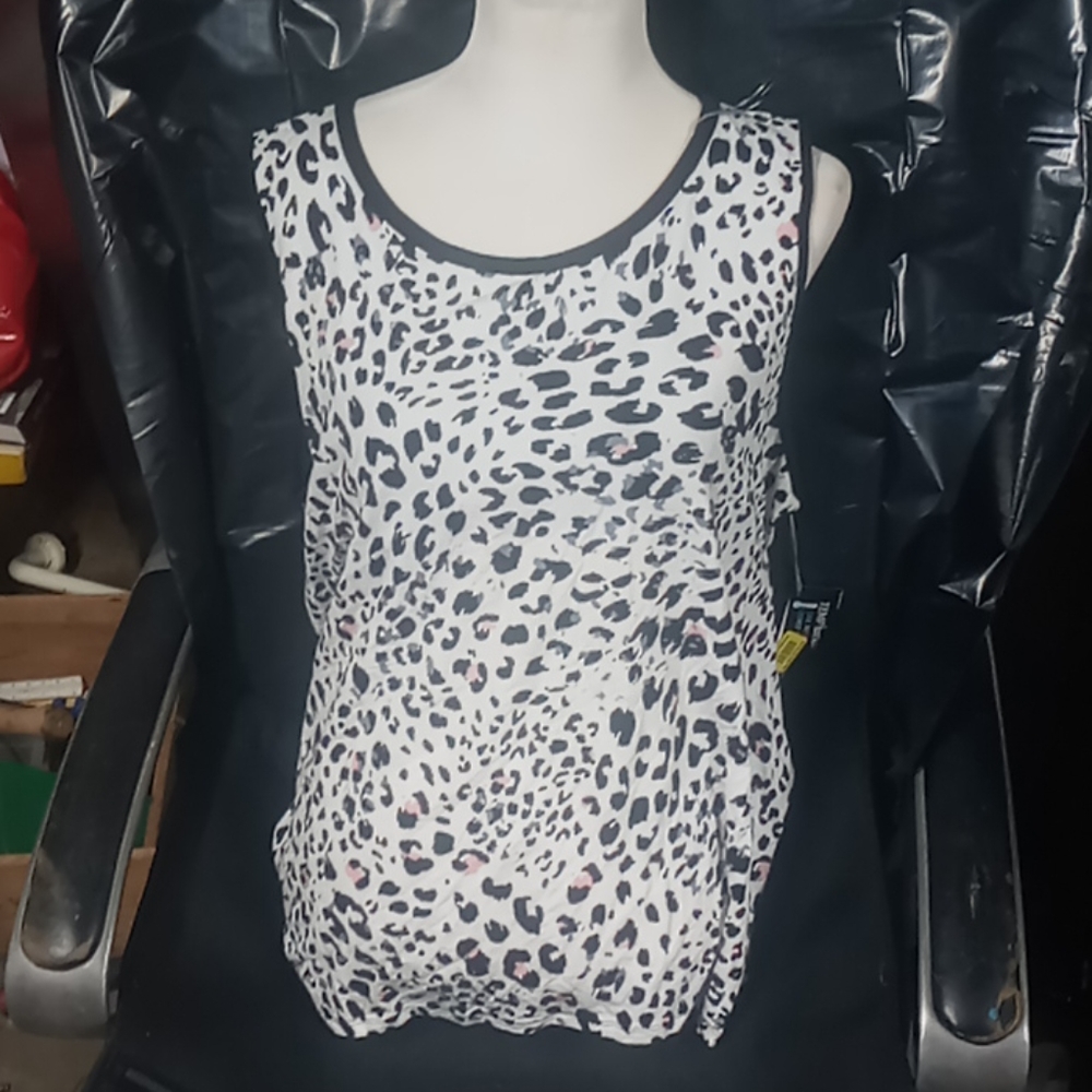 Sleeping top for a woman